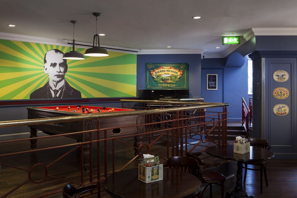 Hotel Bar
