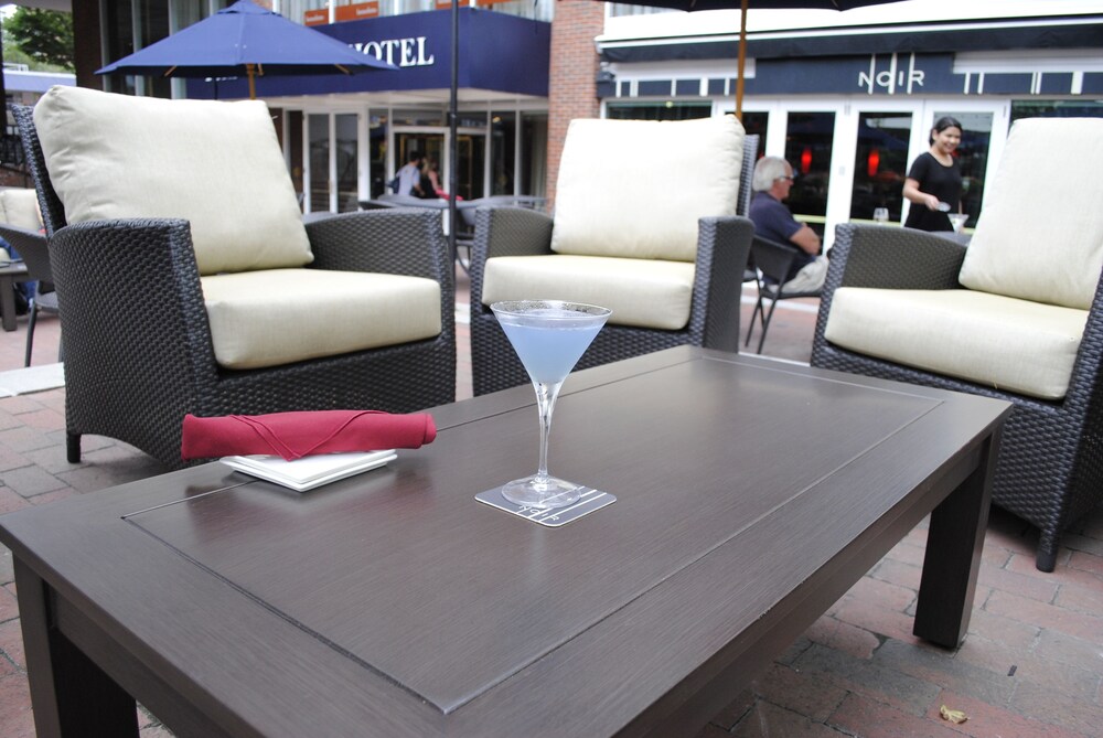 Hotel Bar