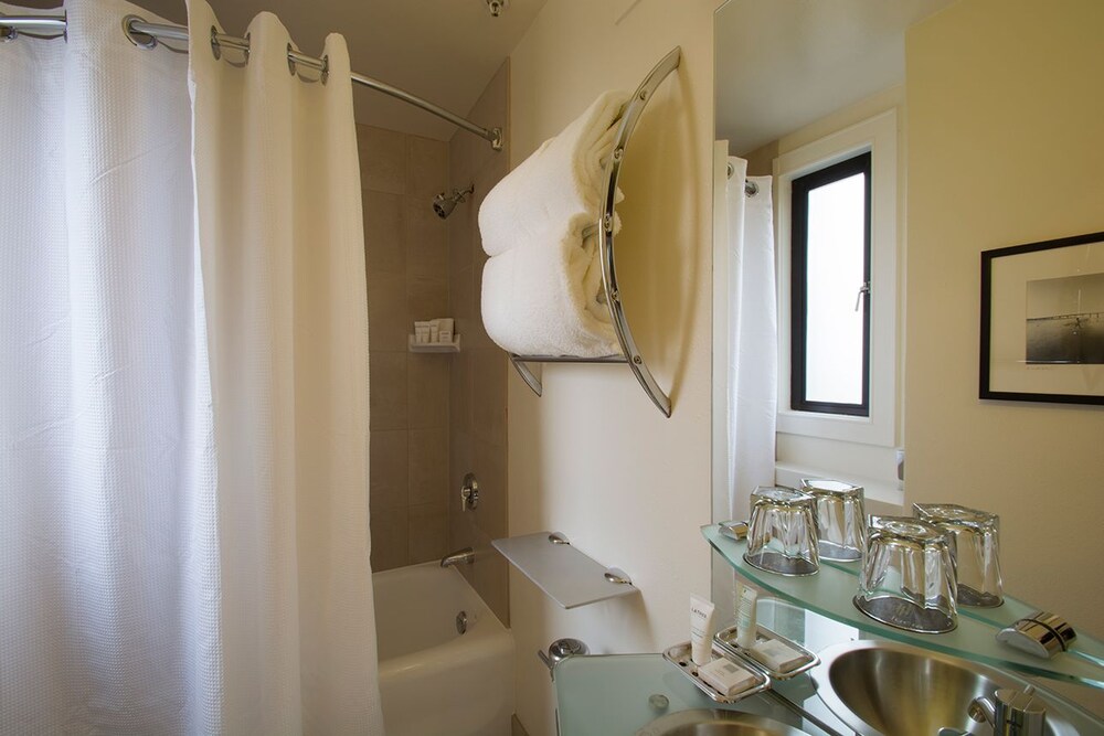 Baño, Hotel Lucia