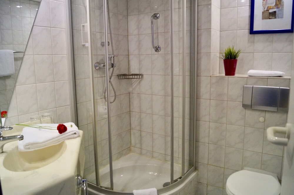 Dusche im Bad
