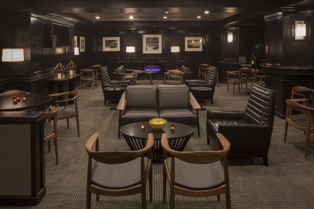 Hotel Lounge