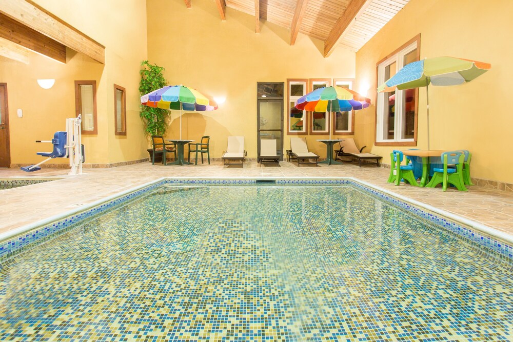 Indoor pool, Days Inn by Wyndham Silverthorne