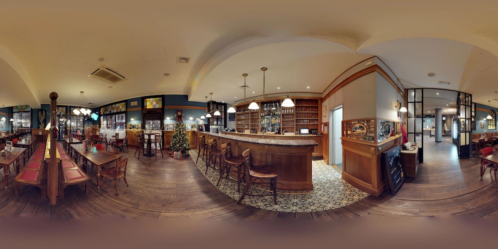 Hotel Bar