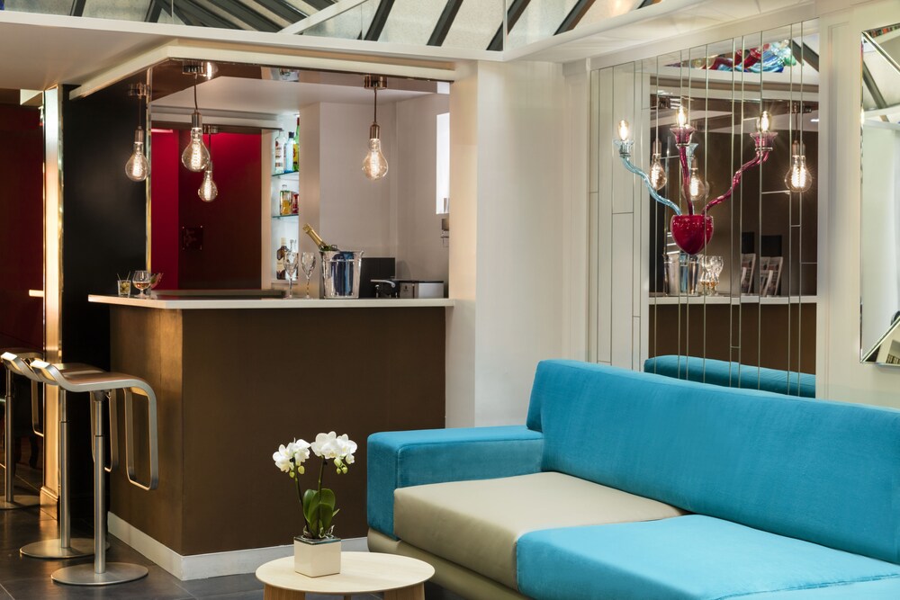 Hotel Lounge