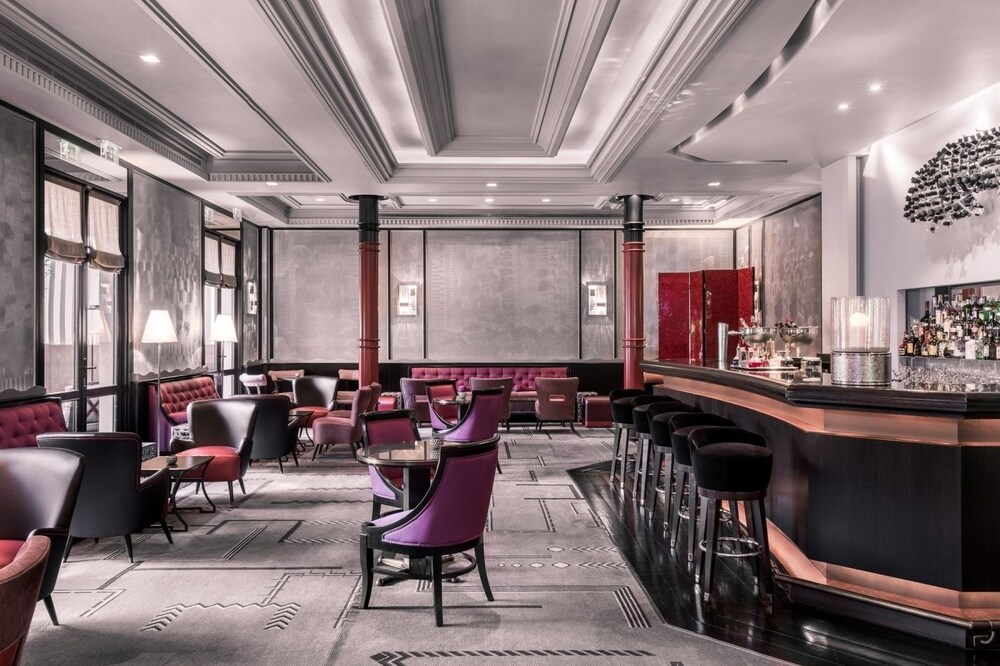 Hotel Bar