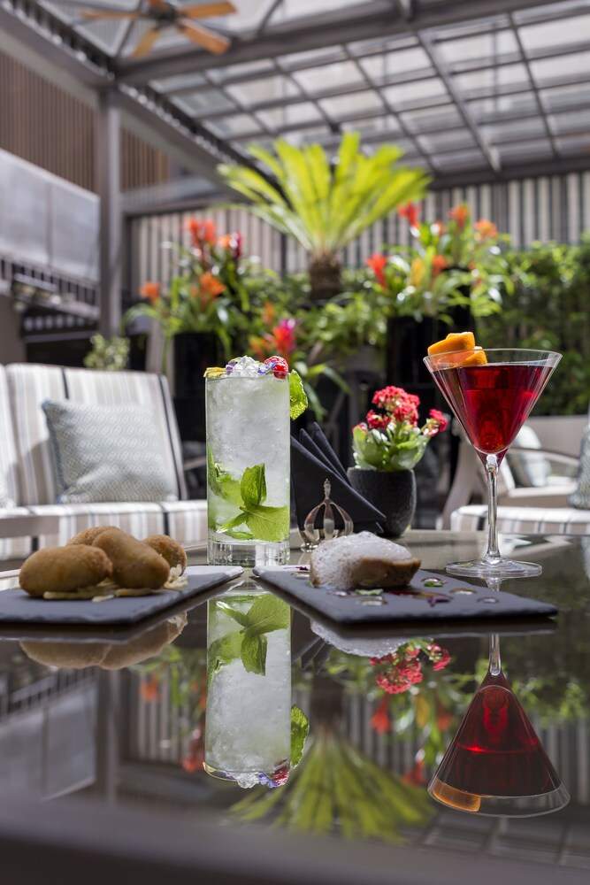 Hotel Lounge