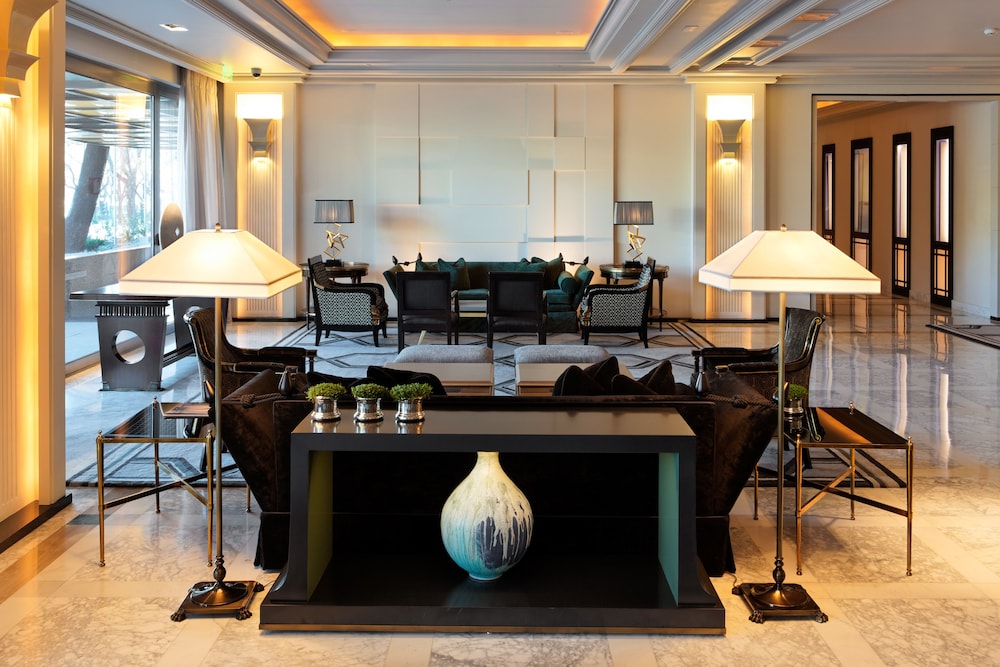 Hotel Lounge