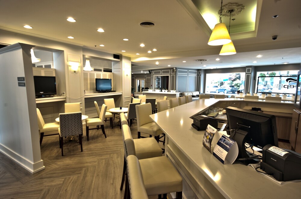 Hotel Lounge