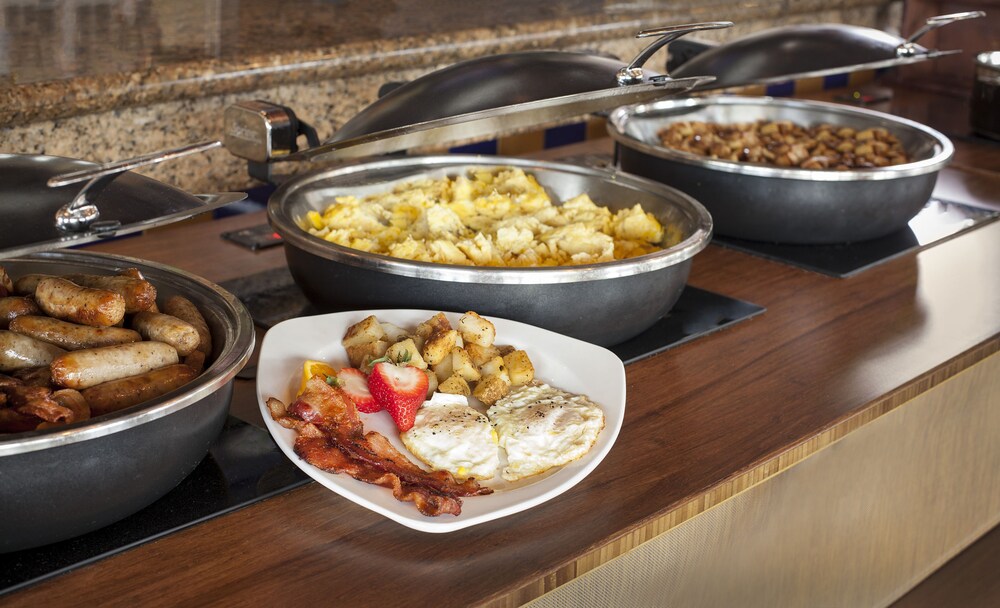 Breakfast buffet, Wyndham Orlando Resort International Drive