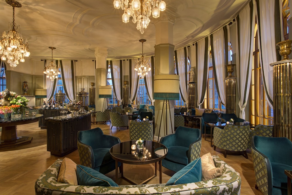 Hotel Bar