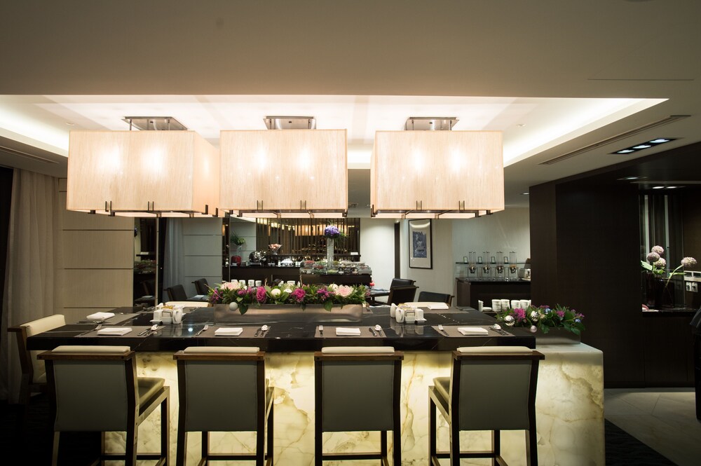 Executive Lounge