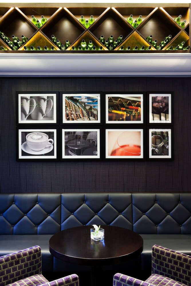 Hotel Bar