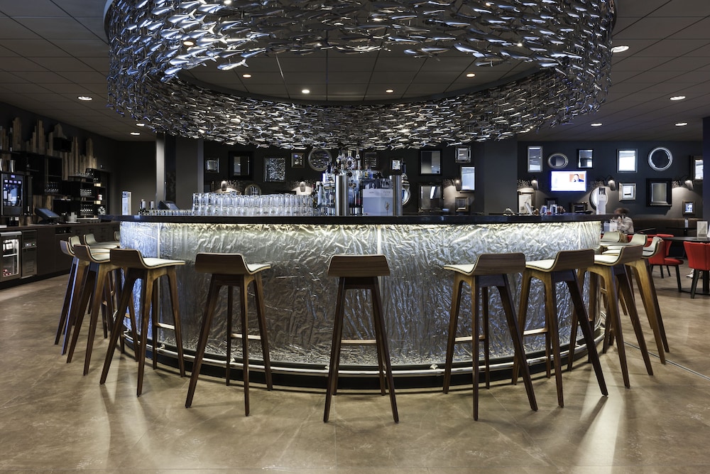 Hotel Bar