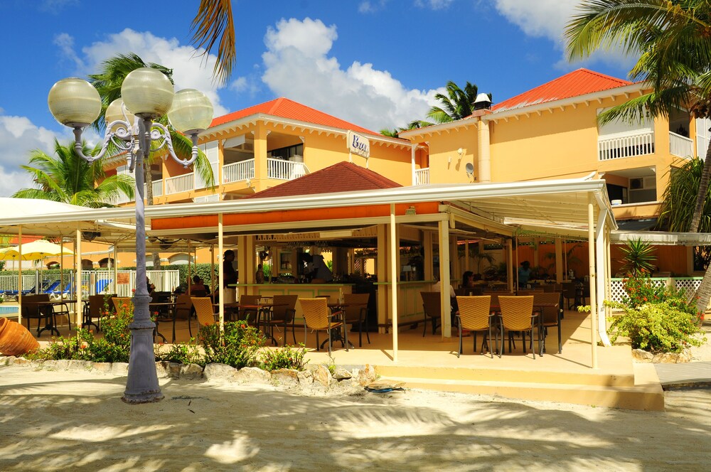 Poolside Bar