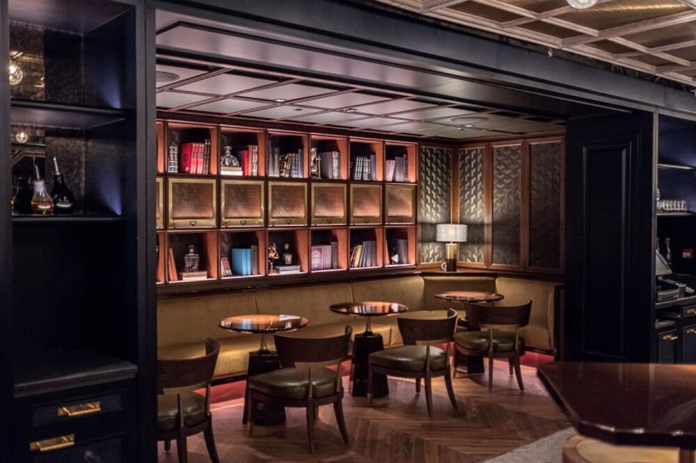 Hotel Bar