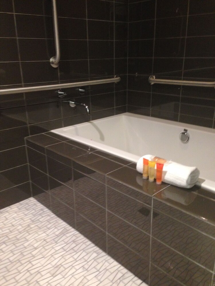 Deep Soaking Bathtub
