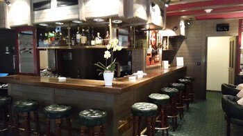 Hotel Bar