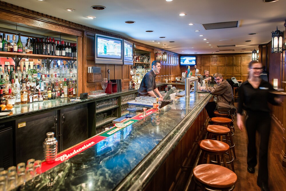Hotel Bar