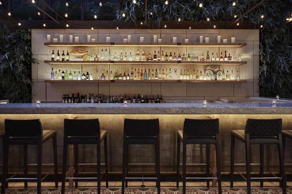 Hotel Bar