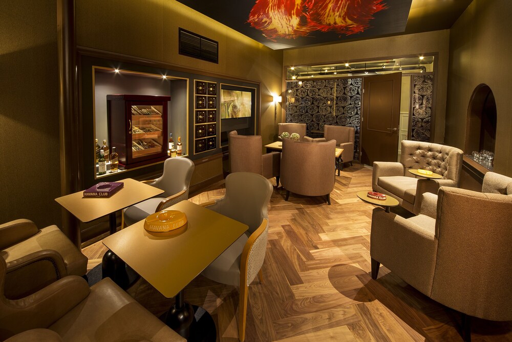 Hotel Bar
