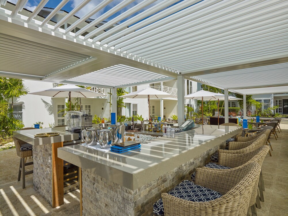 Poolside Bar