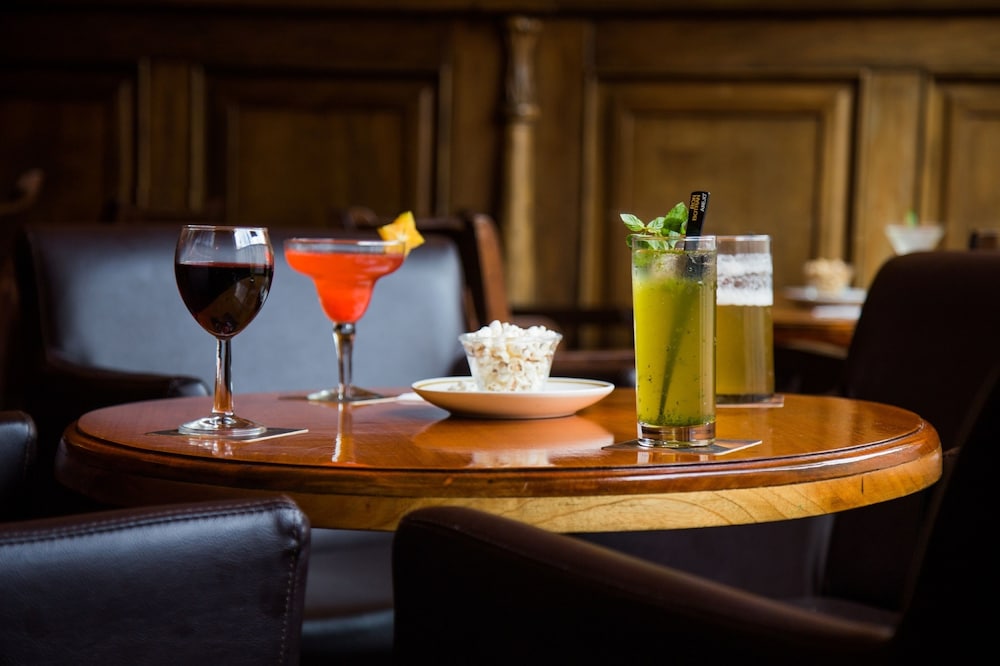 Hotel Bar