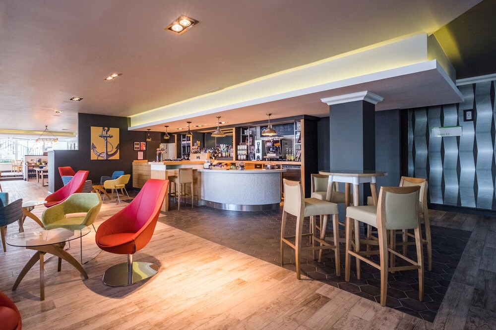 Hotel Bar