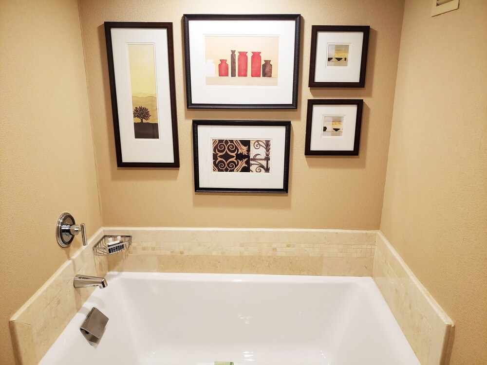 Deep Soaking Bathtub