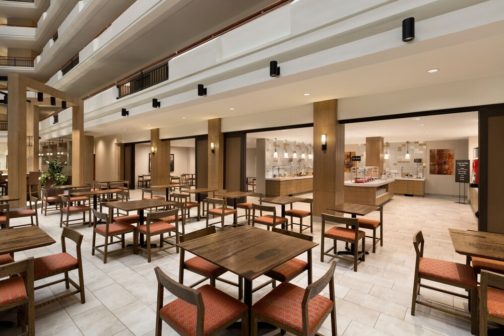 Breakfast area, Embassy Suites by Hilton Austin Downtown South Congress