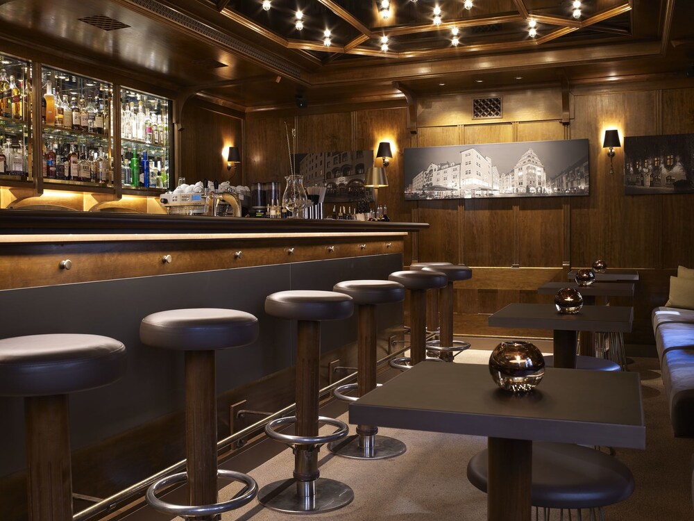 Hotel Bar