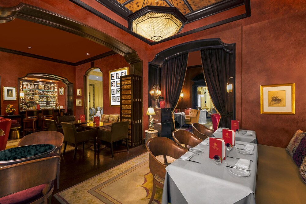 Hotel Bar