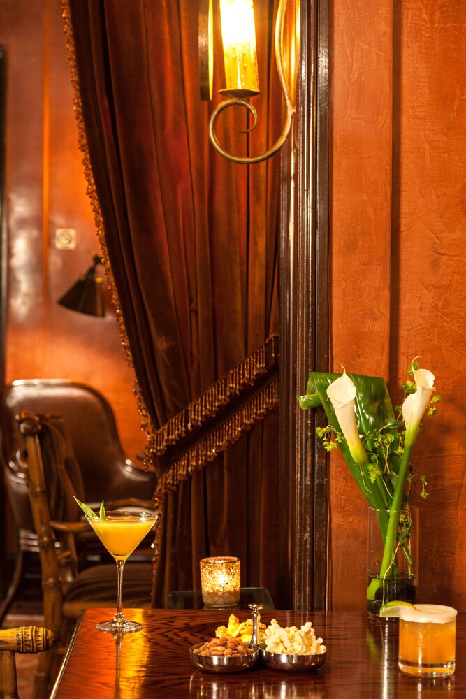 Hotel Lounge