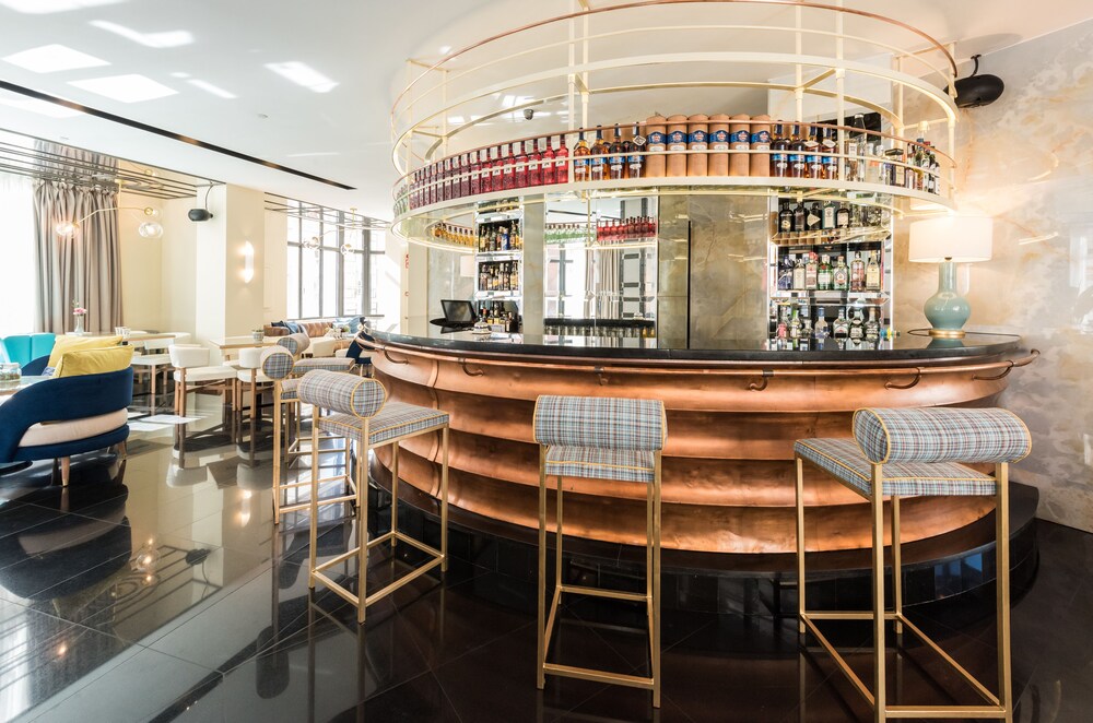 Hotel Bar