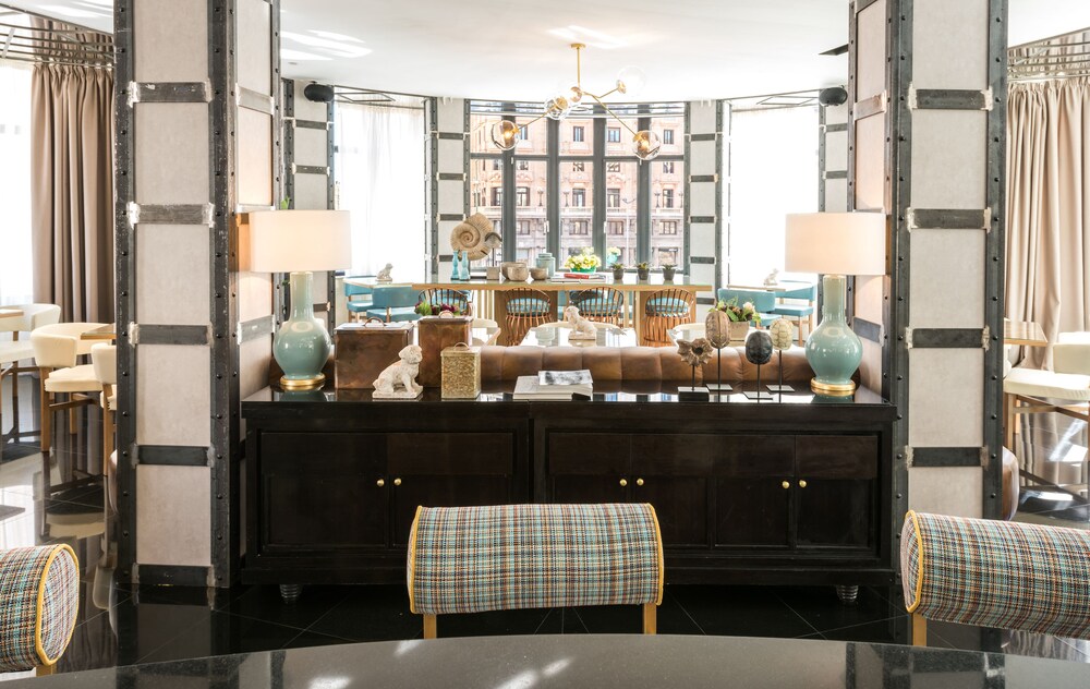 Hotel Lounge