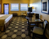 Standard Room, 1 King Bed, Accessible, Kitchenette