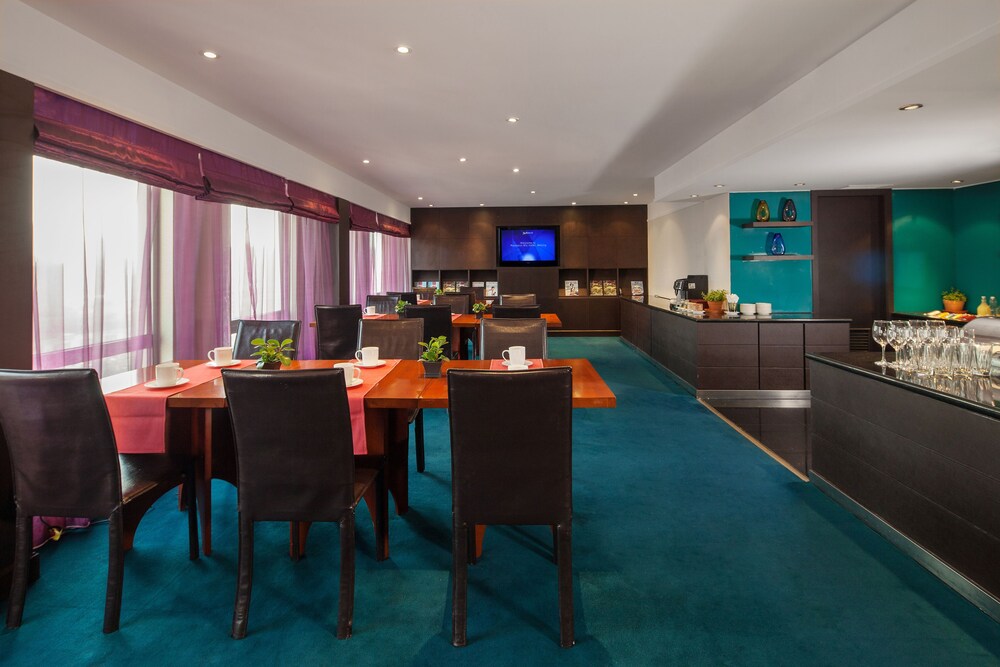 Hotel Lounge