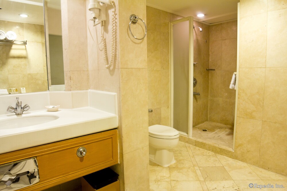 Bathroom, The Heritage Hotel Manila