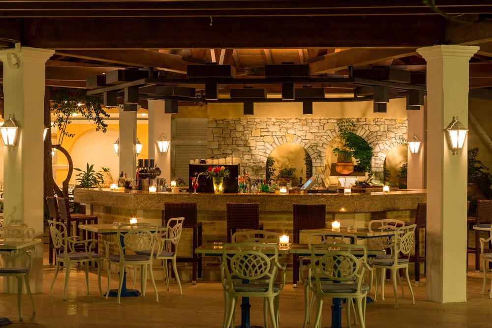 Hotel Bar