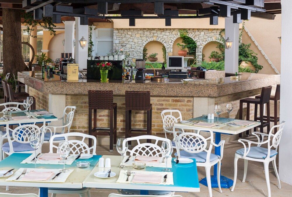 Hotel Bar
