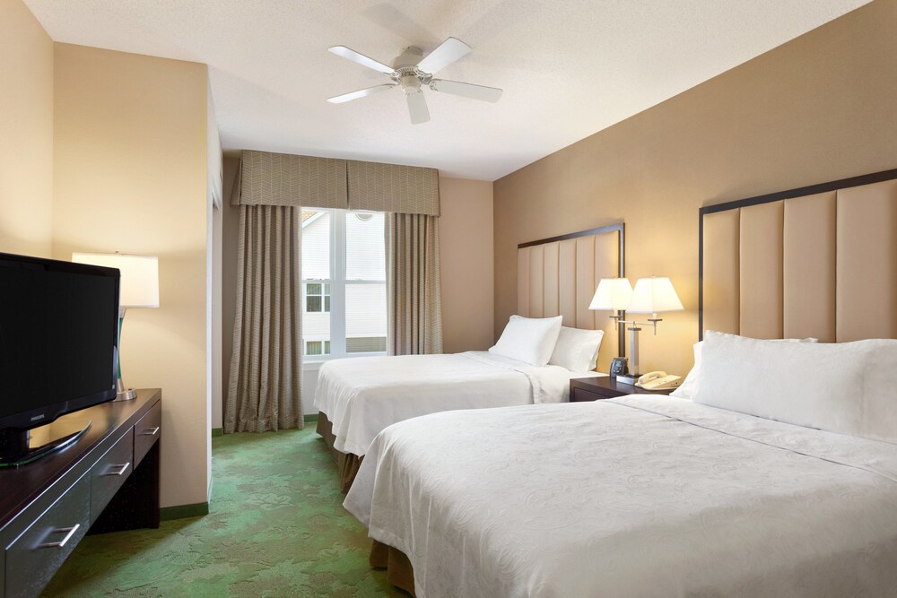 Premium Suite, 2 Queen Beds, Accessible, Fireplace (Roll-in Shower) - Guestroom