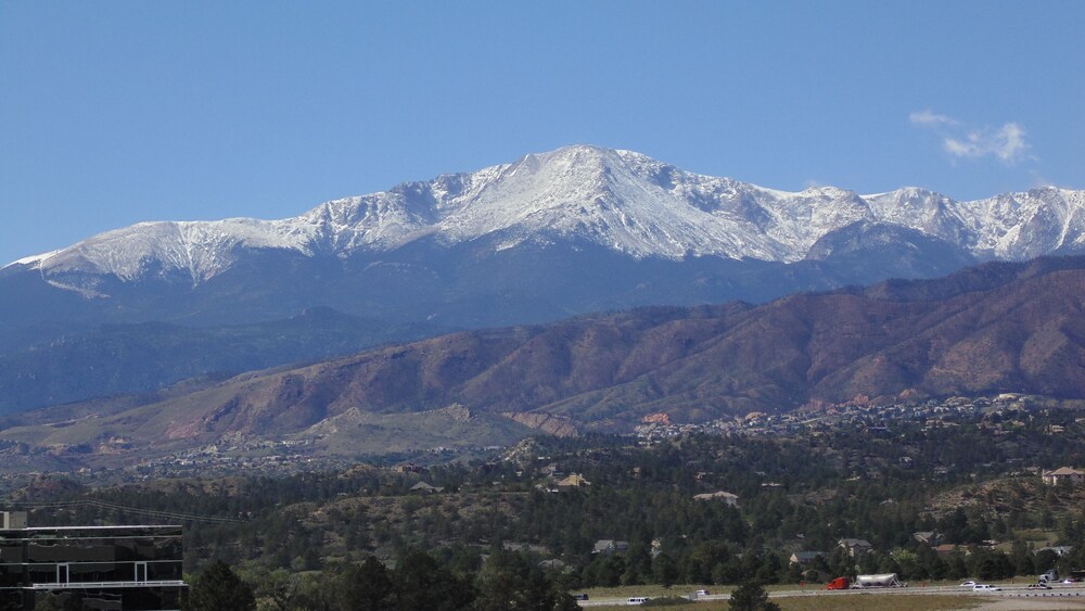 Mountain view, The Academy Hotel Colorado Springs