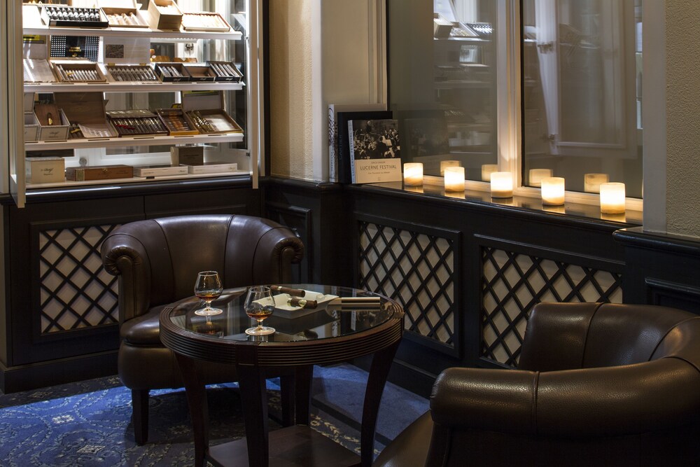 Hotel Lounge