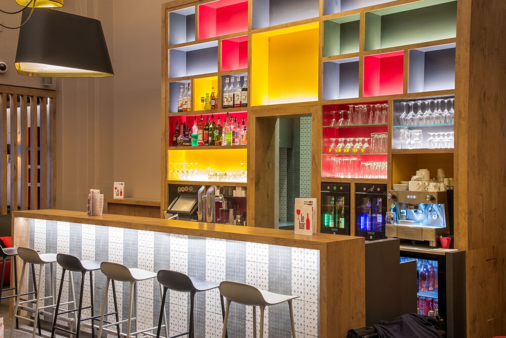 Hotel Bar