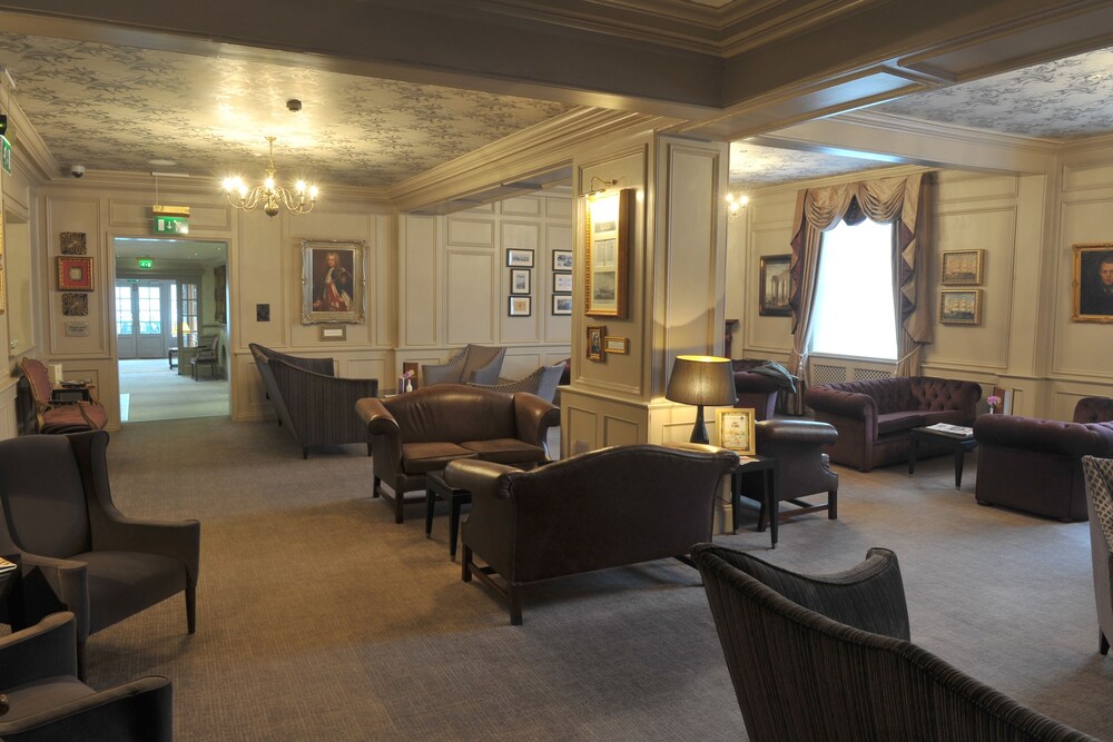 Hotel Lounge