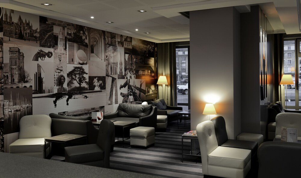 Hotel Lounge