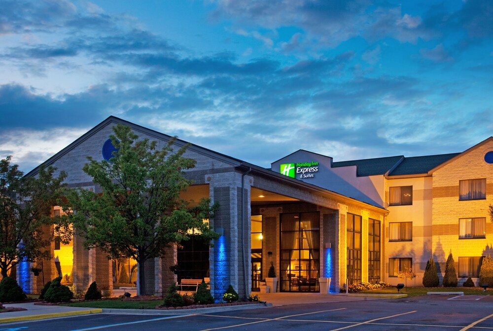Hotel Front - Evening/Night
