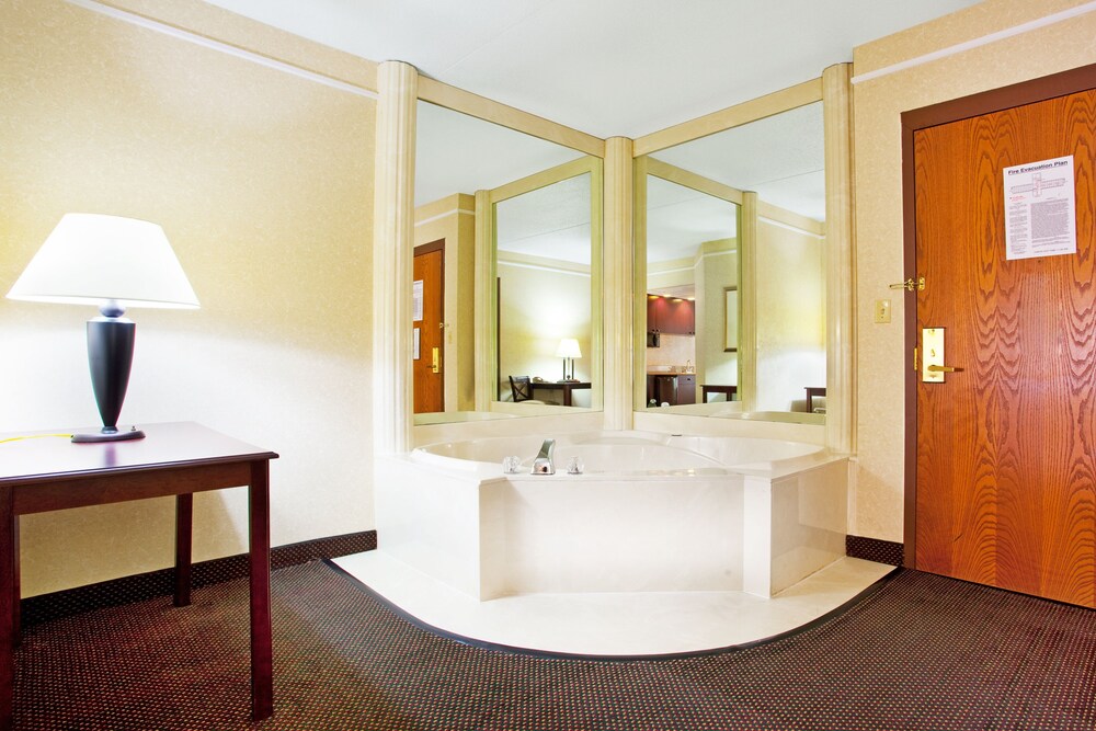 Deep Soaking Bathtub