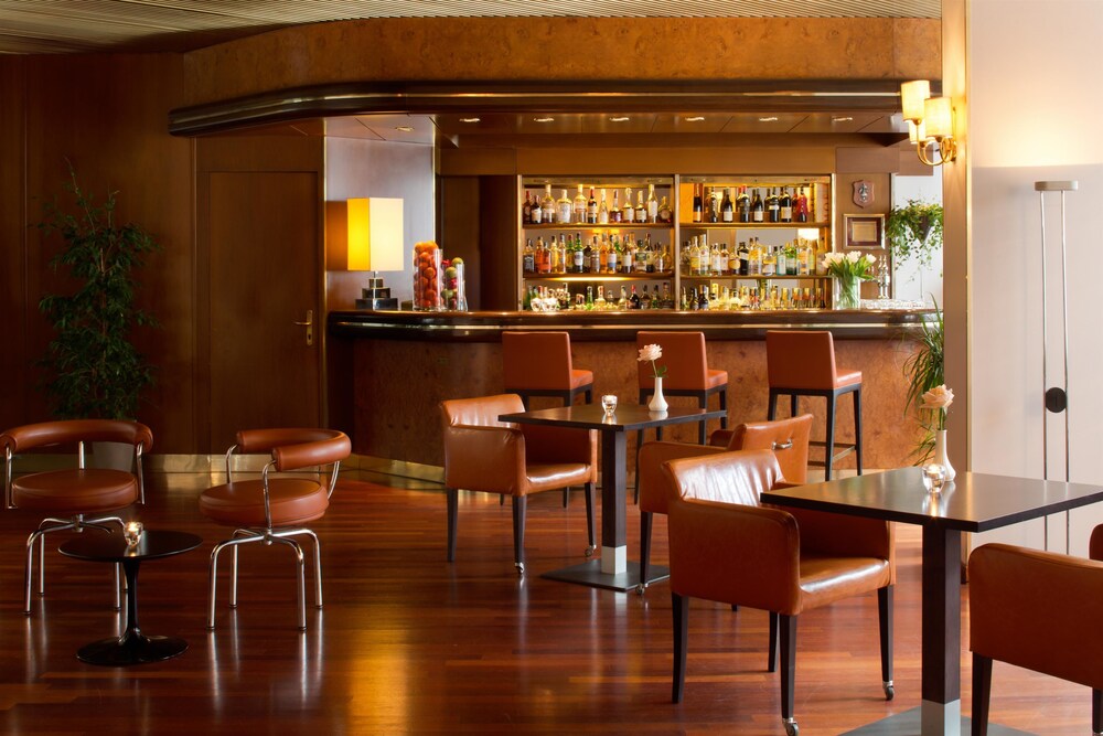 Hotel Bar