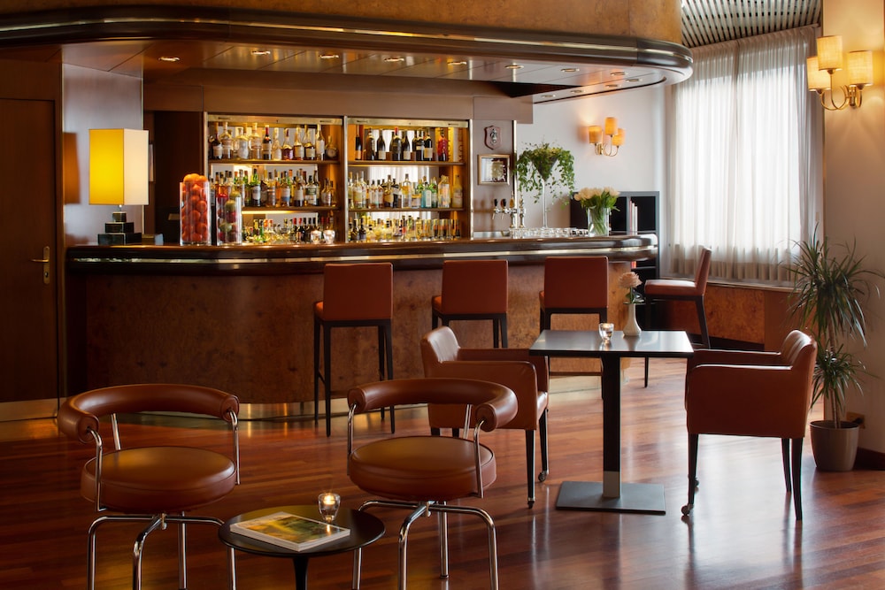 Hotel Bar