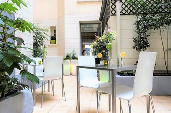 Hotel Lounge